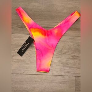 Berry Beachy SUNRISE Y CUT BOTTOM Large